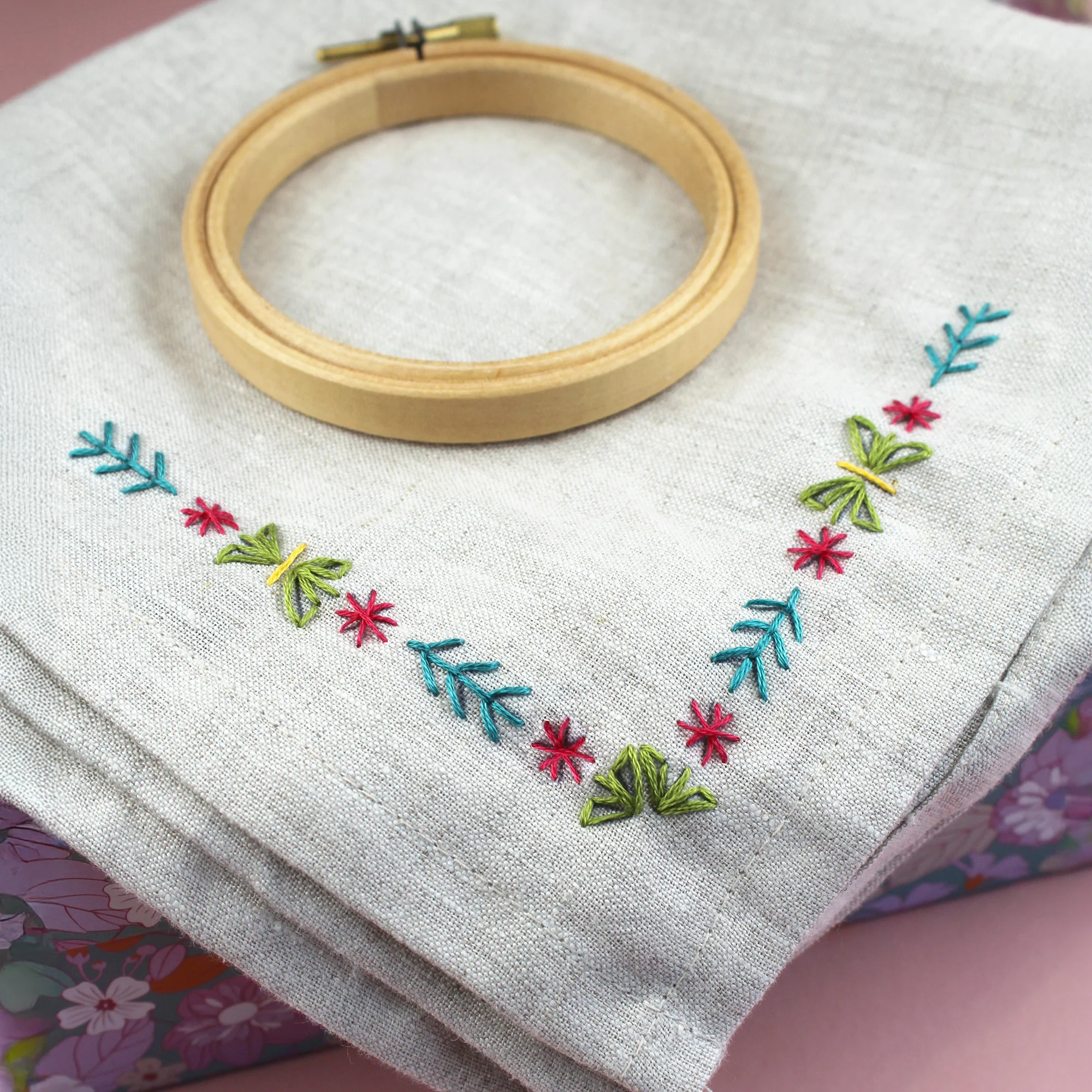 Creative Corners: Stick and Stitch Embroidery Patterns - Image 7