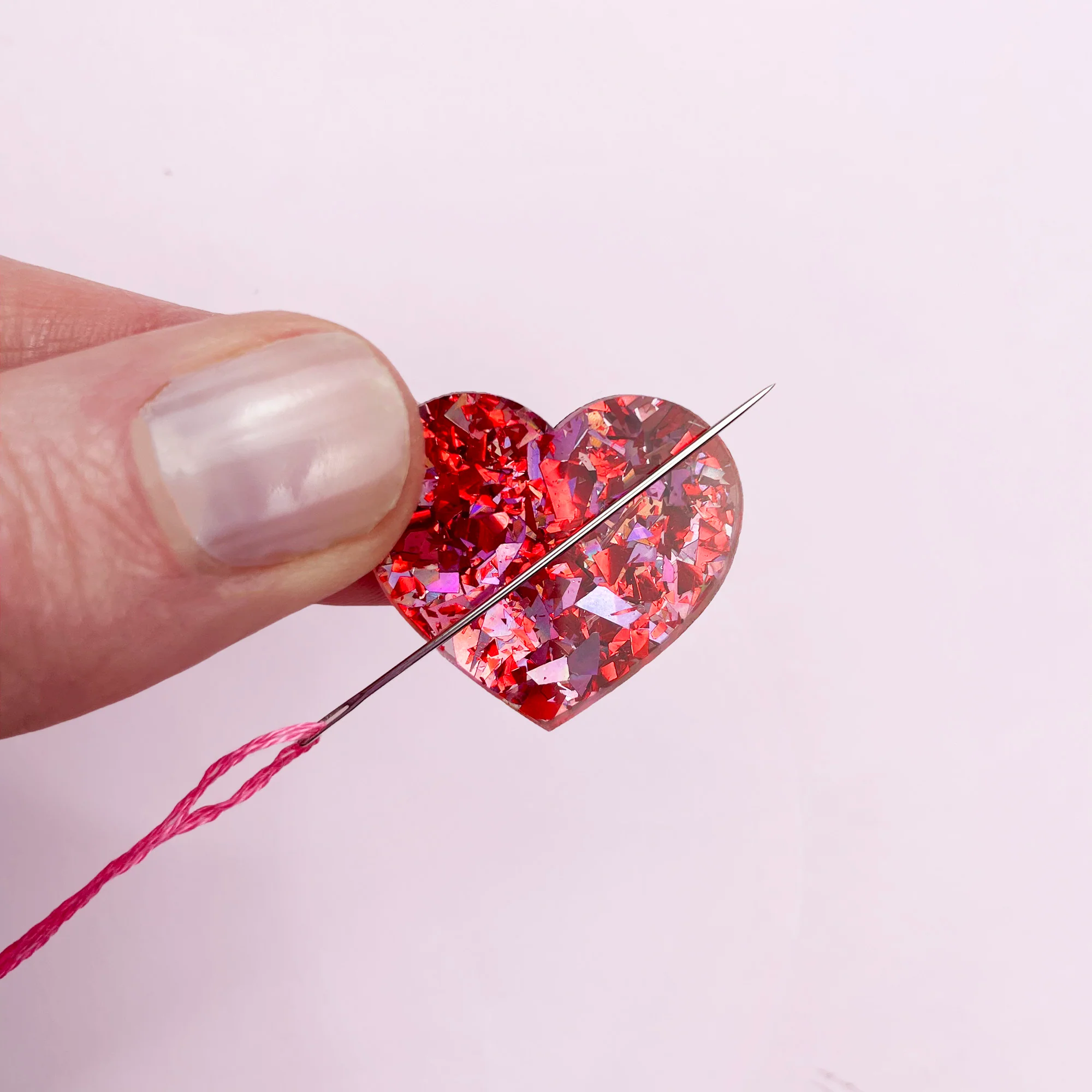 Glitter Heart Magnetic Needle Minder - Image 3