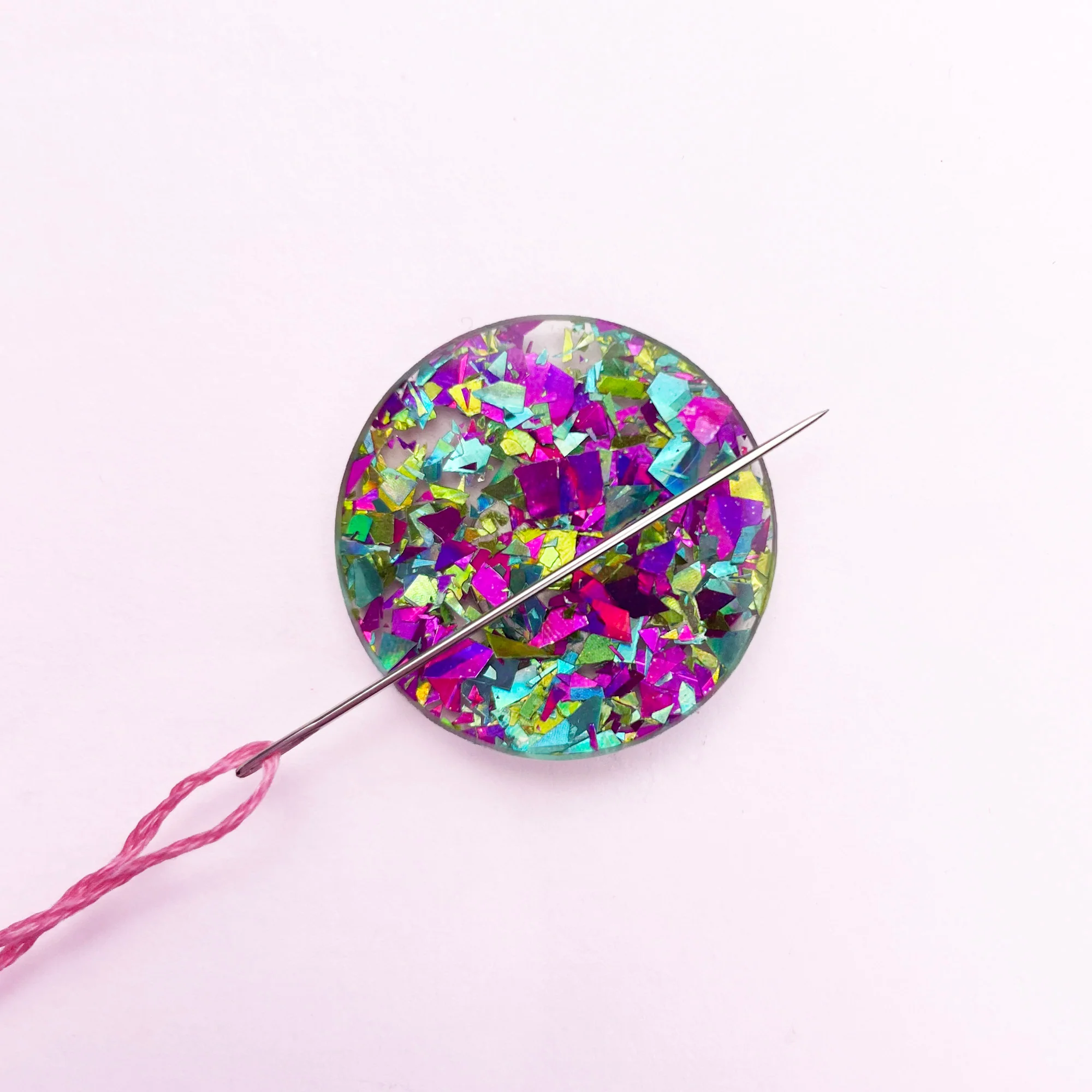 Multicolour Glitter Circle Magnetic Needle Minder - Image 3