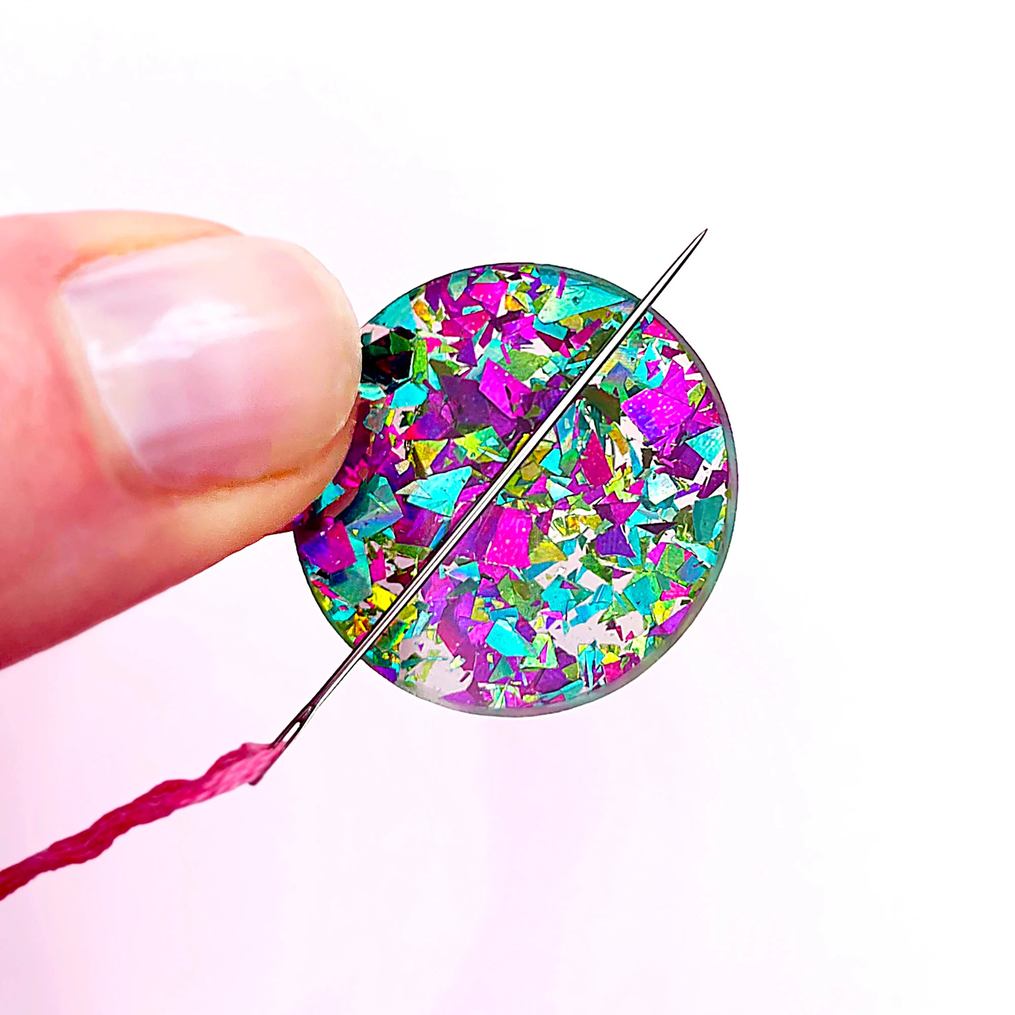 Multicolour Glitter Circle Magnetic Needle Minder - Image 4